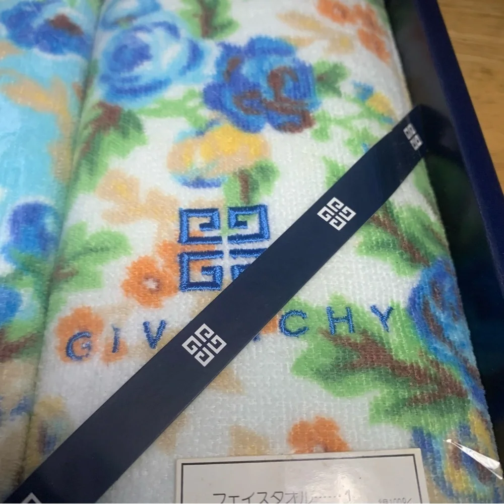 Givenchy Floral Blue Towel Set